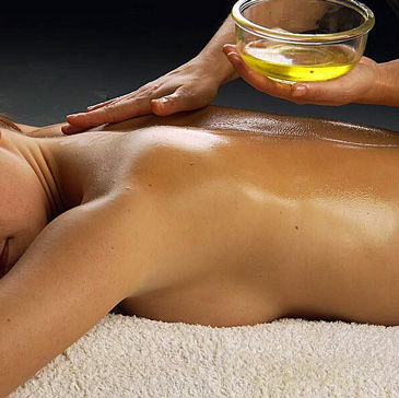 Les huiles essentielles pour un Maximum d'effets Relaxants.
Massage Complet du corps pour hommes et femmes. De la tête aux pieds.